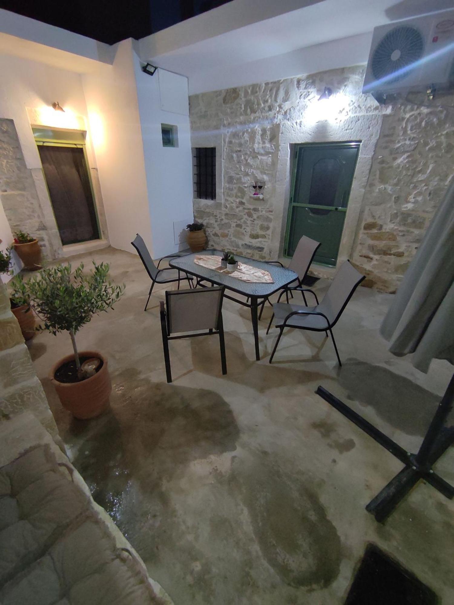 La Maison D Aspasia Kamilari Bagian luar foto