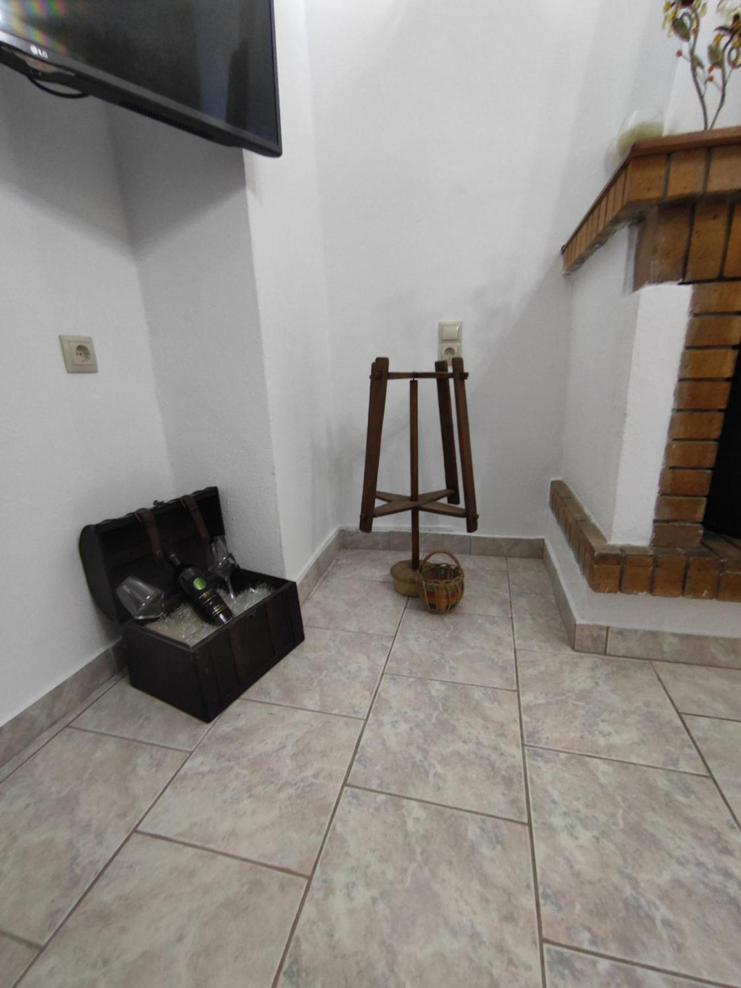 La Maison D Aspasia Kamilari Bagian luar foto