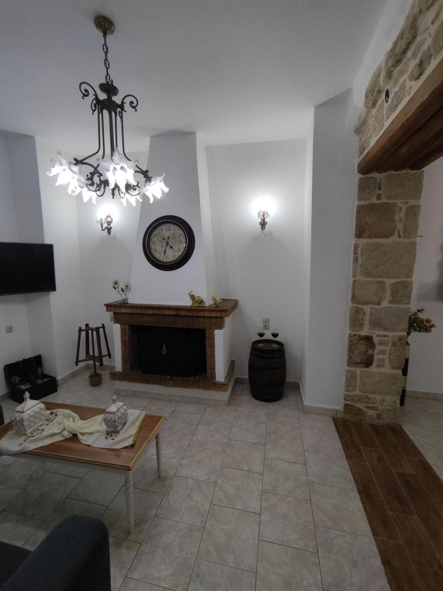 La Maison D Aspasia Kamilari Bagian luar foto